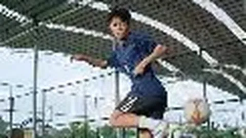 霍启刚与妻子共赏罗家英粤剧，甜蜜画面温馨呈现