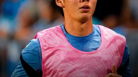 大乐透期号专家推荐：王刚留队助国安，19岁新星亮相，调整阵容